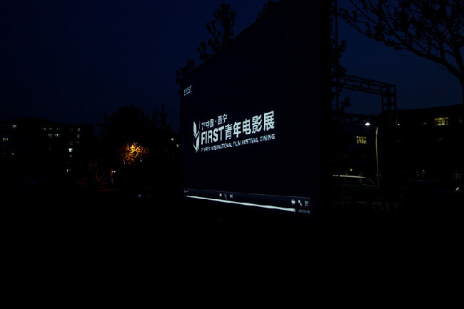 FIRST青影展巡展落地清華露天放映回到不散場的青春