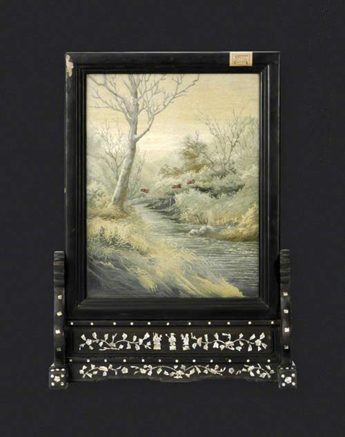 Exquisite screens keep out the cold in winter