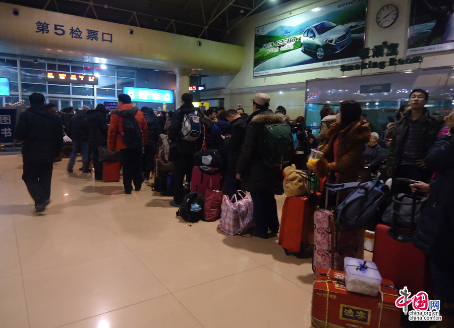 新春記者走基層:春節(jié)假期將結(jié)束 鐵路迎返程客流高峰