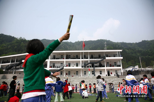 汶川地震兩周年：重建學(xué)校里的歡笑聲