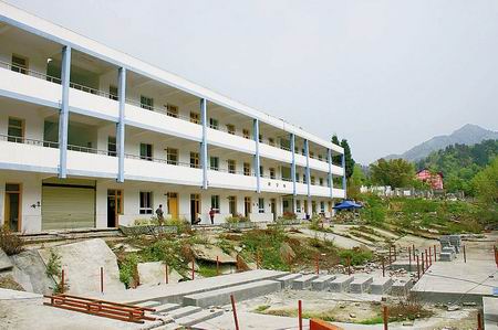 當(dāng)年“最牛教學(xué)樓”現(xiàn)在是學(xué)習(xí)地震避險(xiǎn)的場所