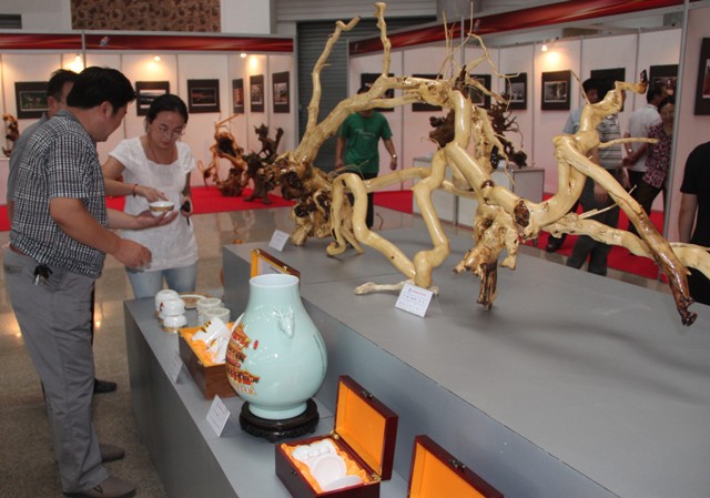 民間藝術(shù)展 添彩招遠黃金節(jié)