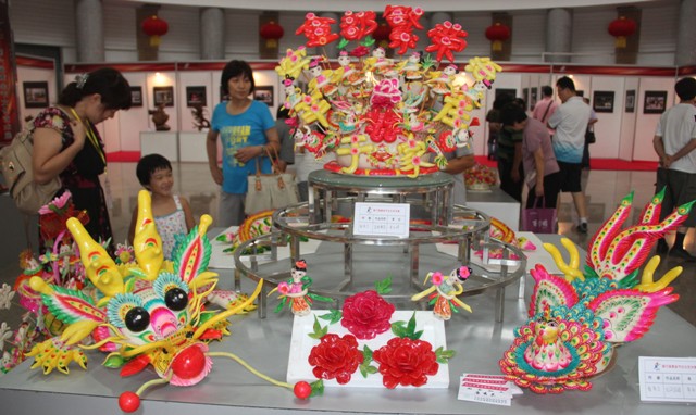 民間藝術(shù)展 添彩招遠黃金節(jié)