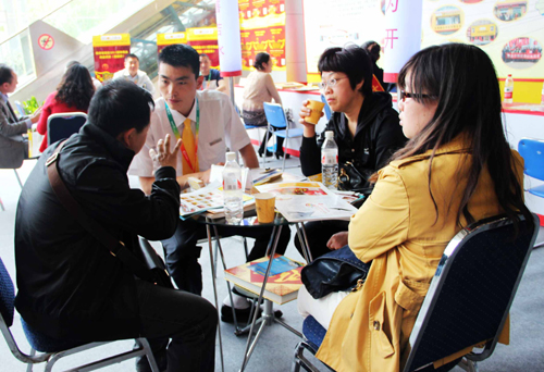 第十三屆中國(山東)創(chuàng)富項(xiàng)目展開幕 海內(nèi)外知名品牌發(fā)布投資項(xiàng)目