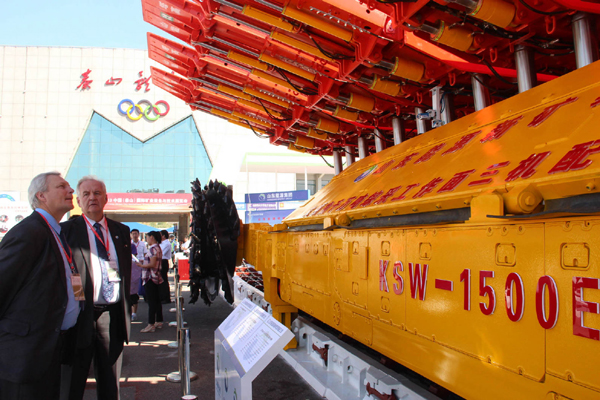 2013中國(guó)（泰山）國(guó)際礦業(yè)裝備與技術(shù)展開幕