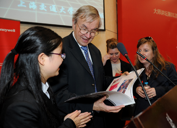 諾貝爾獎得主走進滬高校與學子面對面交流