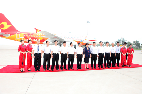 天津航空“東亞運(yùn)動(dòng)會(huì)號(hào)”飛機(jī)首航大連