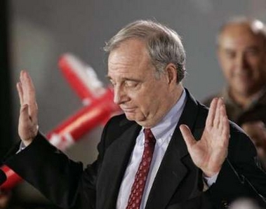 Liberal leader Paul Martin delivers his concession speech at the campaign headquarters in Montreal January 24, 2006.