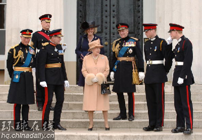 哈里王子軍校畢業(yè) 王室成員悉數(shù)到場(chǎng)