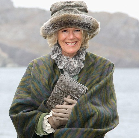 卡米拉戴皮草圍脖遭動物保護組織狠批