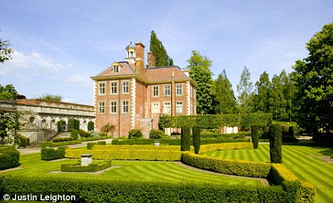 布萊爾夫人烤焦面包觸發(fā)火警 三輛消防車白白出動