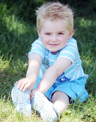 更衣室里遭電擊 英3歲男童靠洞洞鞋撿回一命