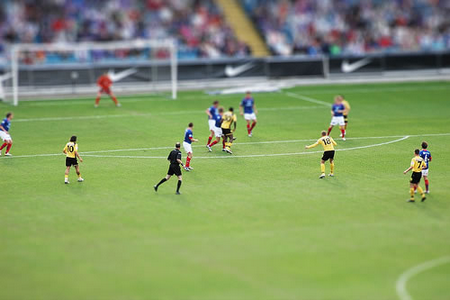 神奇！相機竟能照出小人國