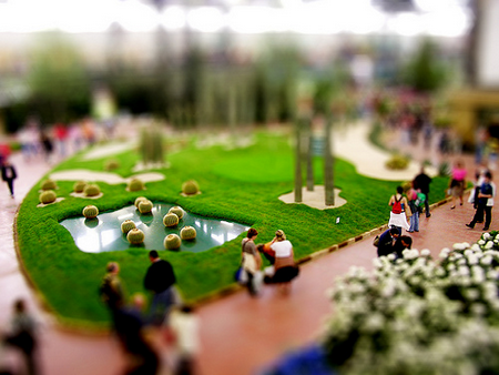 神奇！相機竟能照出小人國