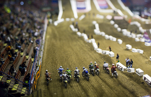 神奇！相機(jī)竟能照出小人國