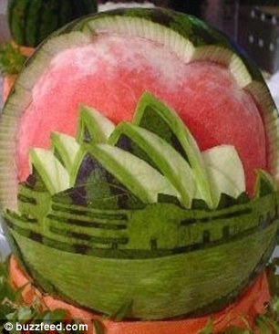 日本廚師愛刻西瓜 闖出名聲被贊“米開朗琪羅”