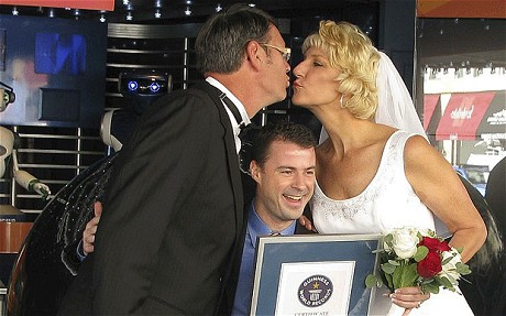 美國一對夫婦身高總和達(dá)4.07米 打破世界紀(jì)錄