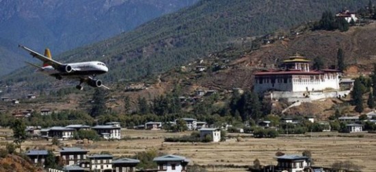 12座最獨(dú)特機(jī)場(chǎng)：曼谷機(jī)場(chǎng)跑道間建高爾夫球場(chǎng)