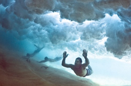 換個角度更震撼！海底看跳水宛如水晶世界