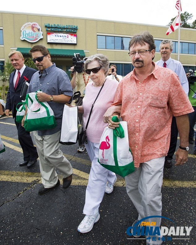 美84歲老嫗中5.9億美元強力球大獎 住破敗公寓