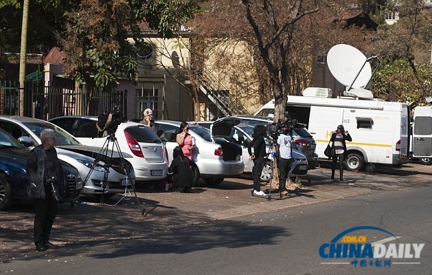 曼德拉肺部感染再入院 老友稱“現(xiàn)在該放他走了”