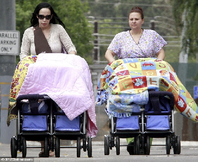 美國女子生下八胞胎 靠福利救濟(jì)獨(dú)自撫養(yǎng)14個(gè)孩子