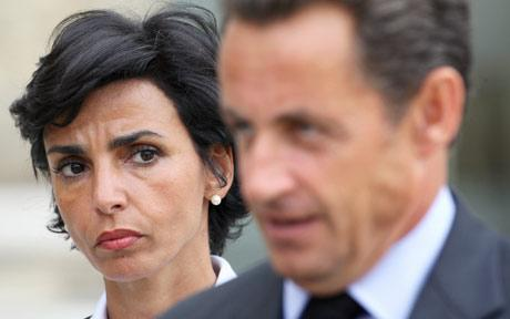 薩科齊報(bào)復(fù)前美女部長(zhǎng)散布婚變傳言 收回豪華車