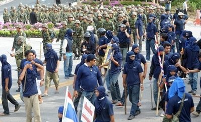 紅衫軍”圍堵致東盟峰會取消 各國領(lǐng)導(dǎo)人緊急撤離