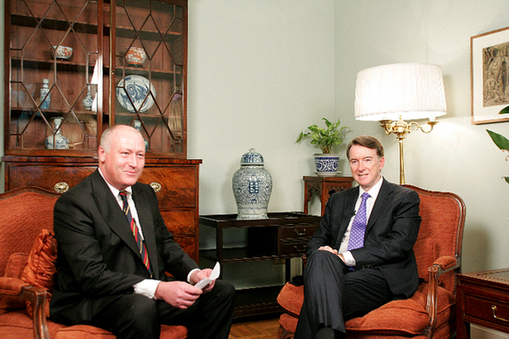 專訪英國商務(wù)大臣:中國帶領(lǐng)世界走出金融危機(jī)