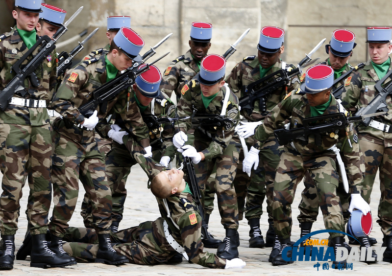 “八一”建軍節(jié)來臨 盤點各國“虛弱”大兵（組圖）