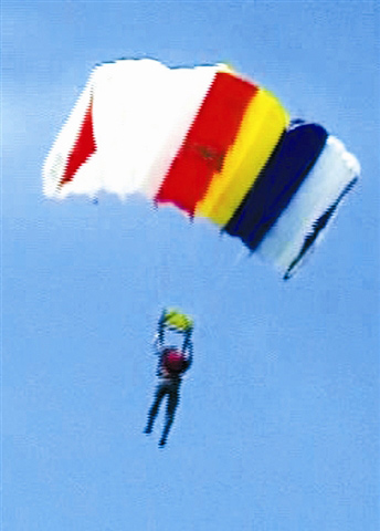 我軍校教員到特種部隊(duì)代職1年穿破4套迷彩服