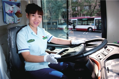 劉美蓮:最美女公交司機(jī) 用心服務(wù)乘客