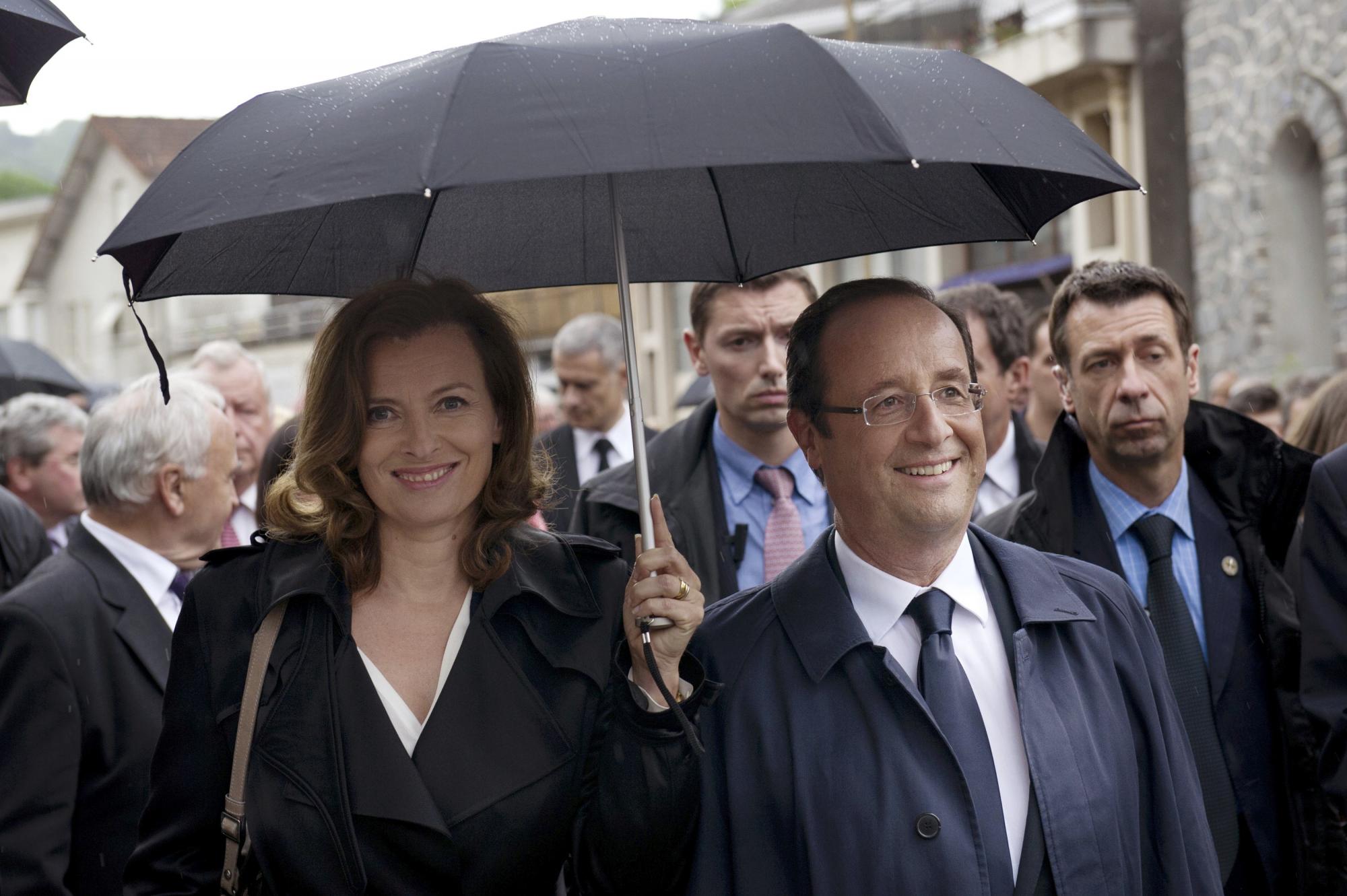 新書披露奧朗德三角戀情史 搖擺不定導(dǎo)致新歡舊愛互掐