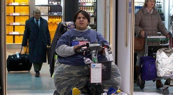 欲哭無(wú)淚 法國(guó)230公斤小伙被拒乘飛機(jī)、輪船和火車(chē)