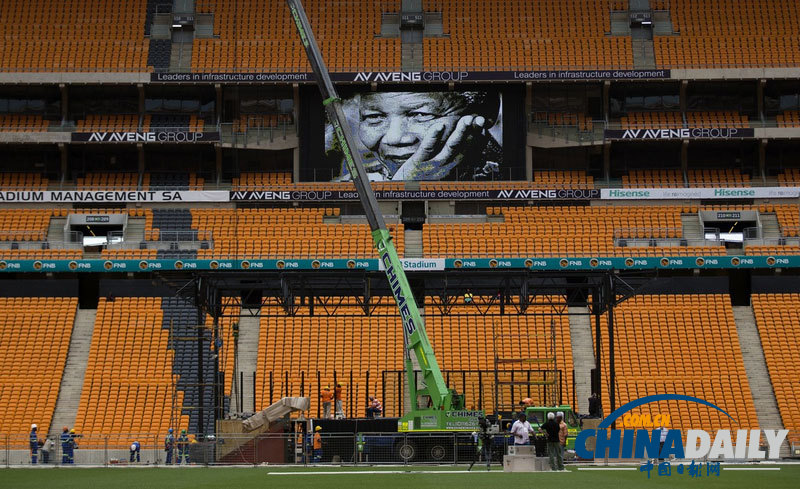 曼德拉親孫參加民眾游行 葬禮將舉行籌備場地一窺