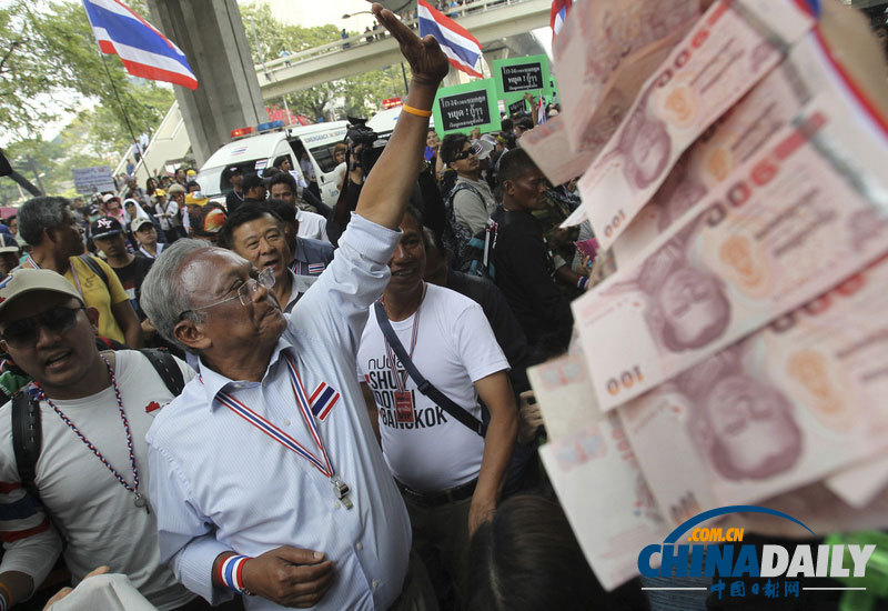 泰反對(duì)派陣營(yíng)日漸壯大 捐款數(shù)到手軟要用麻袋裝