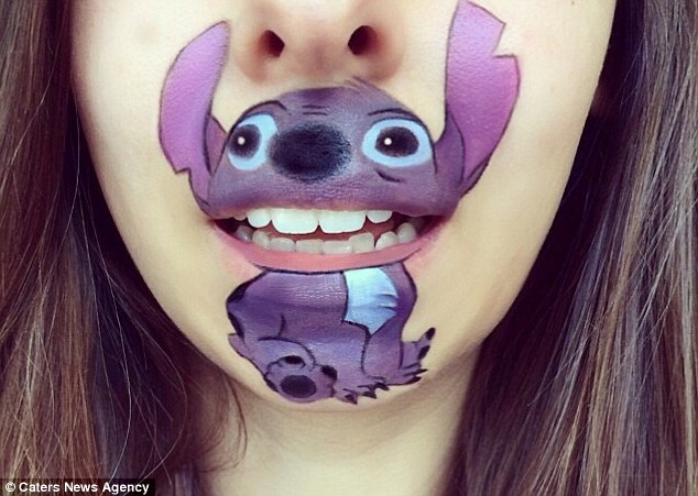 萌！藝術(shù)家嘴唇上創(chuàng)作卡通畫(huà)