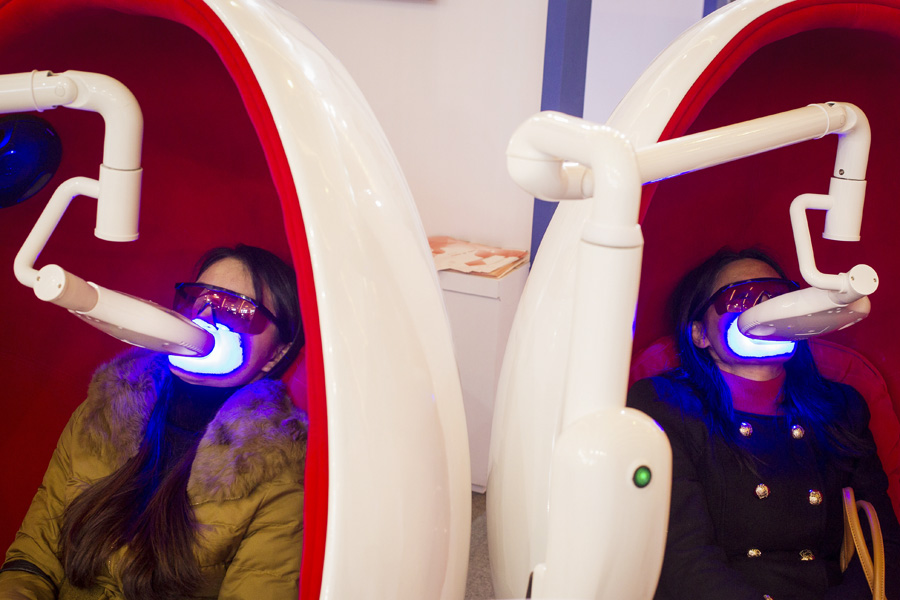 中國(guó)日?qǐng)?bào)11月影像回眸:你不能對(duì)周?chē)澜缡煲暉o(wú)睹