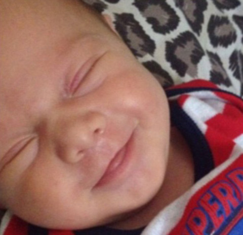 英國(guó)最快樂(lè)寶寶：打娘胎起就“笑口常開(kāi)”