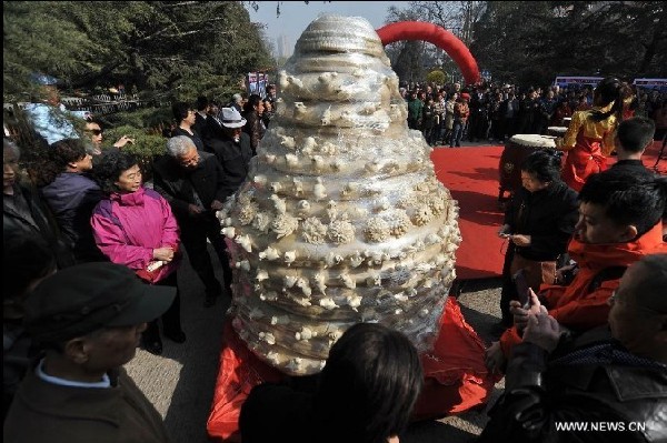 Huge steamed breads on show in Shanxi