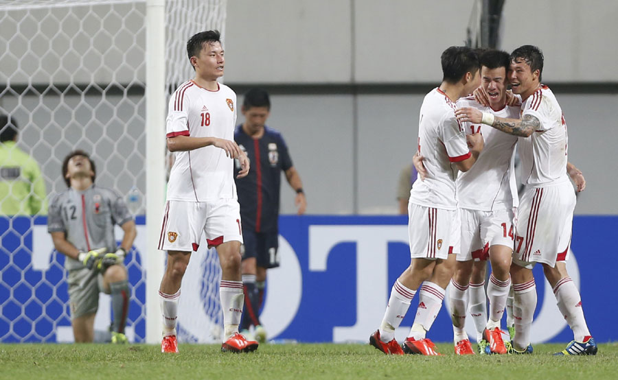 China's Sun Ke (2nd R) celebrates with his teammates after scoring a goal against Japan during their East Asian Cup soccer championship match at the Seoul World Cup stadium, July 21, 2013. Holders China tie Japan 3-3 in East Asian Cup opener