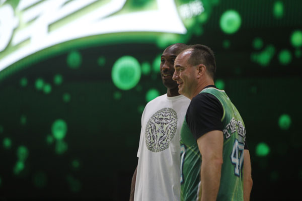 Robert Foyer, right, vice-president of Coca-Cola Asia Pacific Group for Customer and Commercial Leadership, poses for a photo with Kobe Bryant before a celebrity basketball exhibition match to raise funds for China youth development in Shanghai, Aug 9, 2013. Sprite adds celebrity fizz to inspire youth