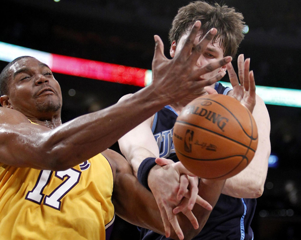 NBA：科比30分“三叉戟”發(fā)威 湖人勝爵士2:0