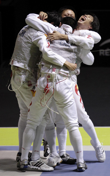 擊劍世錦賽：中國男隊大逆轉(zhuǎn) 歷史首獲花劍團體冠軍