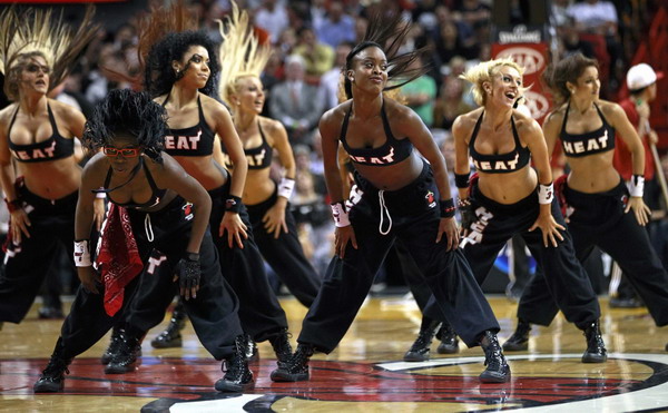 韋德34分 熱火大勝送騎士21連敗