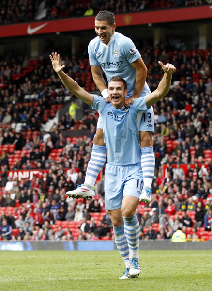 英超：曼城客場6:1大勝曼聯(lián)領(lǐng)跑5分