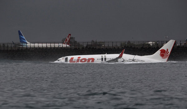 The body of a Lion Air plane is seen in the water after it missed the runway in Denpasar, Bali, April 13, 2013. All safe as plane misses Bali runway, lands in sea